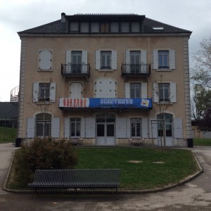 Bâtiment C avec banderole 6